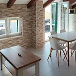 Apartment Pet Friendly Apartment In Sibenik With Wifi *